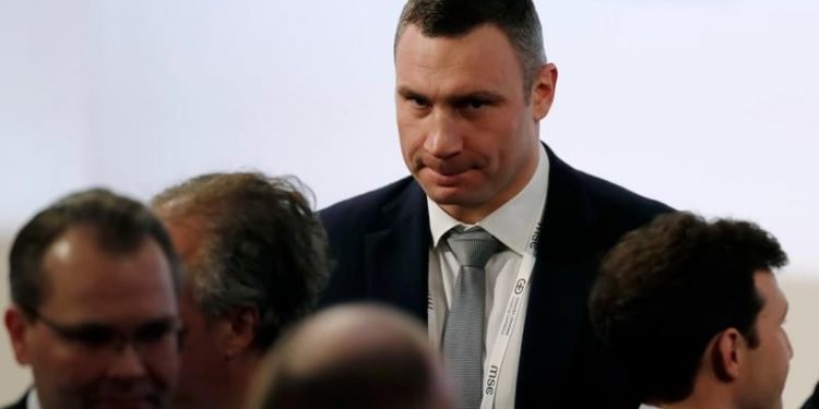 Slavni bokser Kličko razočaran odlukom Njemačke da zabrani isporuku oružja Ukrajini