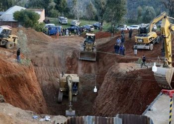 (VIDEO) PETOGODIŠNJAKA OD UTORKA POKUŠAVAJU IZVADITI IZ BUNARA DUBOKOG 32 METRA