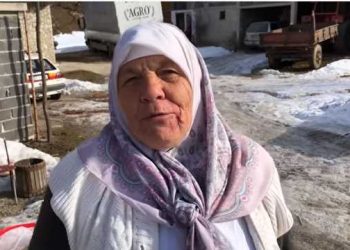 (VIDEO) NEPOZNATI ČOVJEK MAJKI HASIBI PLATIO 30,000 MARAKA PUT NA HADŽ