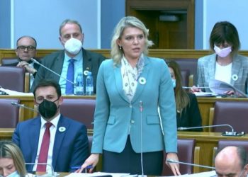(VIDEO) Vuksanović Stanković: Ne može crkva biti veća od države niti se može negirati genocid u Srebrenici