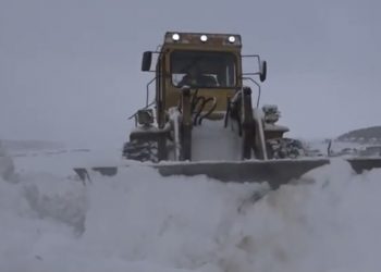 (VIDEO) Zbog velikih sniježnih nanosa proglašena vanredna situacija u opštini Tutin
