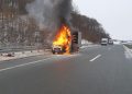 Gorio kamion na auto-putu “Miloš Veliki” kod Takova: Teretnjak se zapalio u pokretu (FOTO)