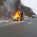 Gorio kamion na auto-putu “Miloš Veliki” kod Takova: Teretnjak se zapalio u pokretu (FOTO)