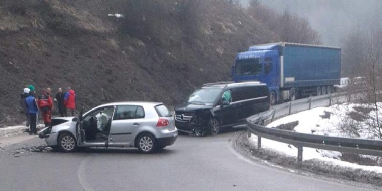 Sandžak: Više lica povrijeđeno u čeonom sudaru kod Nove Varoši