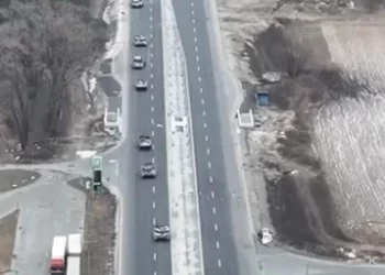 (VIDEO) Pogledajte trenutak kad je kolona ruskih tenkova naišla na zasjedu: Ukrajinci to rade sjajno 