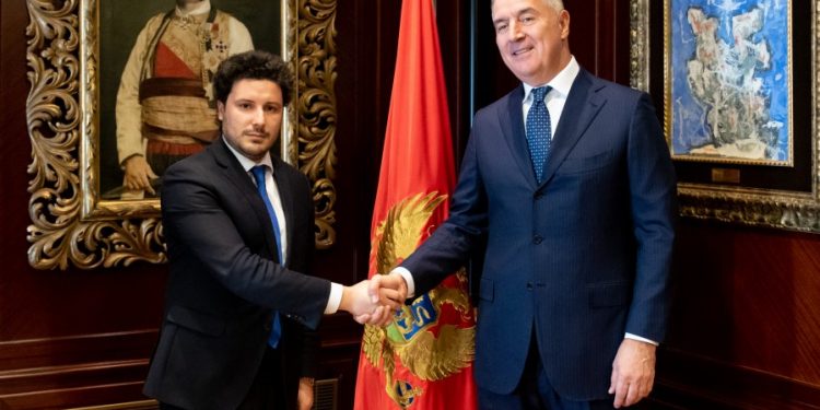 Đukanović predložio Abazovića za mandatara