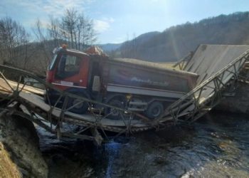 PUKAO MOST, KAMION IZ RIJEKE IZVLAČIO BAGER: DETALJI NESVAKIDAŠNJE NESREĆE U BIH
