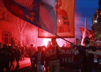 Beograd: Protest desničara protiv glasanja Srbije za suspenziju Rusije iz Saveta za ljudska prava UN-a