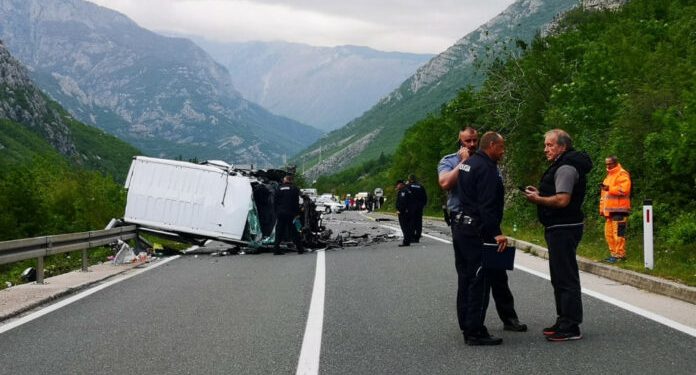 OSAM OSOBA POVRIJEĐENO U STRAVIČNOJ NESREĆI BIH: STVORILE SE VELIKE GUŽVE
