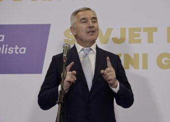 (VIDEO) Đukanović uručio 1100 članskih karata: Formiranje manjinske vlade znači povratak DPS-a na državno-politički relevantnu poziciju