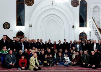 DELEGACIJA REPUBLIKE TURSKE KOJU JE PREDVODIO GRADONAČELNIK BURSE POSJETILI SULTAN FATIH DŽAMIJU I KLANJALI TERAVIH NAMAZ
