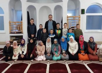 SVEĆENIK DONIRAO IFTAR ZA MEKTEPSKU DJECU U ROSTOVU