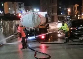(VIDEO) JKSP GRADAC VEČERAS VRŠILO PRANJE ULICA OKO DOMA ZDRAVLJA