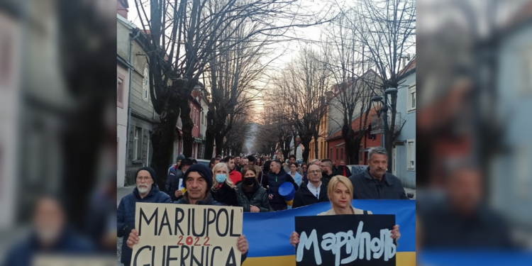 Cetinjani sinoć šetali za razoreni Mariupolj: To je nova Gernika!