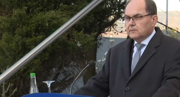 SCHMIDT PONIŠTIO ZAKON O NEPOKRETNOJ IMOVINI RS