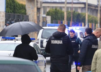 (VIDEO) Pucnjava u Novom Pazaru: U porodičnom obračunu ranjen muškarac, ispaljeno 40 metaka