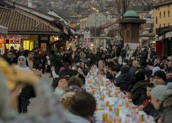 Jačanje bratskih odnosa BiH i Turske: U Sarajevu organiziran iftar na otvorenom