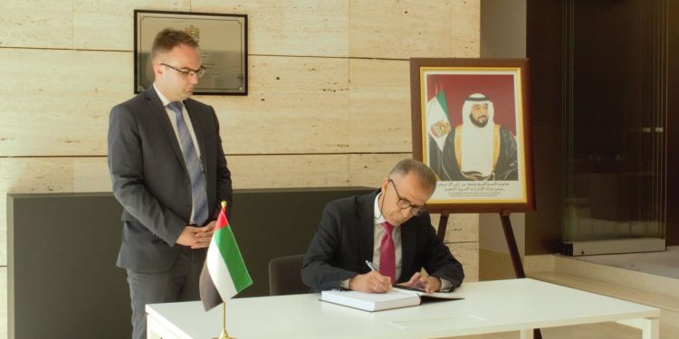 DELEGACIJA STRANKE SE UPISALA U KNJIGU SJEĆANJA