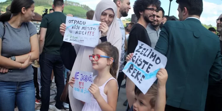 Održan ekološki protest “Za čistije rijeke, za zdrav Novi Pazar”, zatražena odgovornost nadležnih