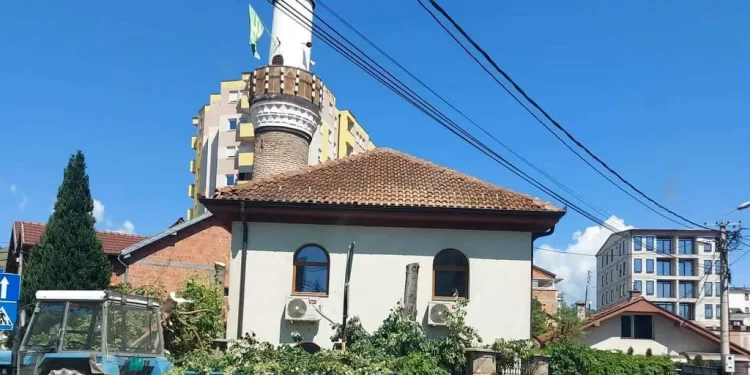 Novi Pazar: U haremu Melajske džamije posječena stabla, lipa više ne miriše