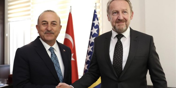 BiH: Cavusoglu se u Sarajevu sastao sa Izetbegovićem 