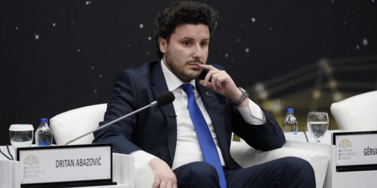 Abazović očekuje povlačenje Đukanovića po isteku mandata, reagovali iz DPS-a
