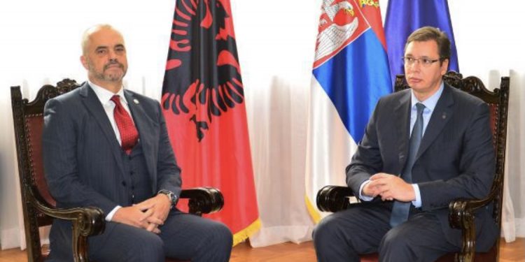 “JA SAM VUČIĆEV BRAT” Edi Rama šokirao izjavom u sred Prištine: Više sam od prosrbina 