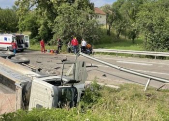 Težak udes kod Raške, povrijeđeni vozač prebačen za novopazarsku Opštu bolnicu