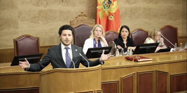Abazović: Neću podnijeti ostavku, u Srebrenici se desio genocid nad Bošnjacima i ja ga osuđujem
