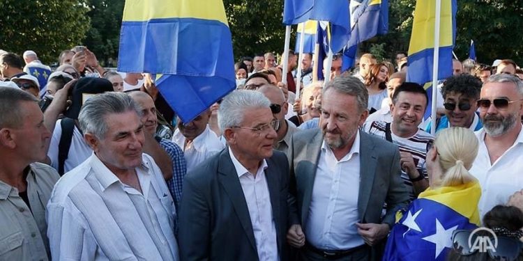 BiH: Nekoliko hiljada građana na protestu ispred zgrade OHR-a