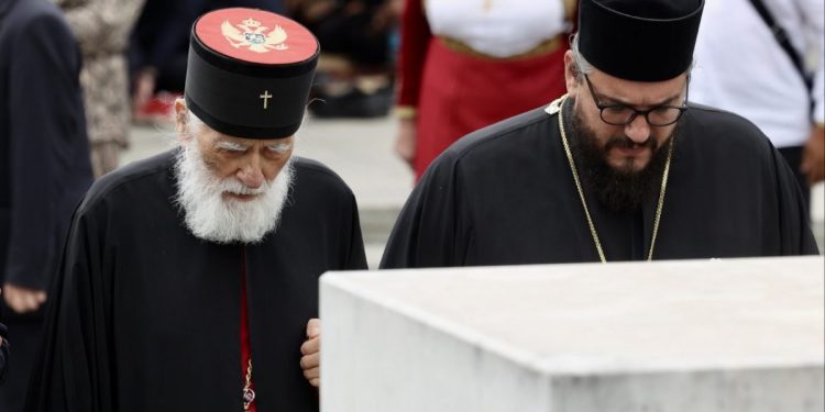 Mitropolit se poklonio žrtvama: Srpski narod nije genocidan, ali jesu vođe