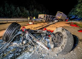 Autobus pretiče unatoč zabrani i uzrokuje tešku nesreću