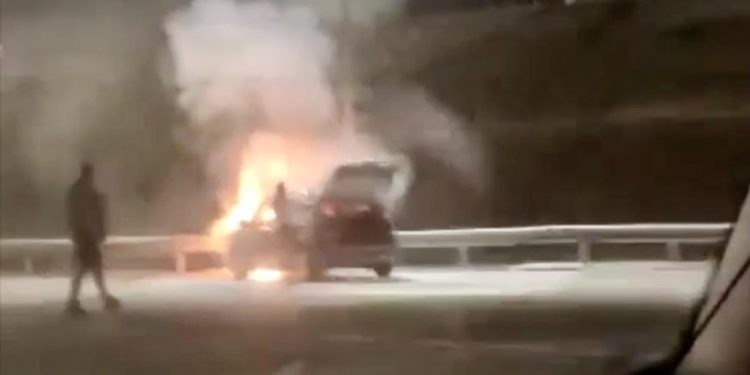 (VIDEO) Crna Gora: Još jedan automobil zapalio se večeras na auto-putu
