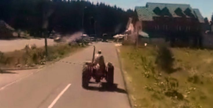 (VIDEO) Novi Pazar: Pijani traktorista IZAZVAO SUDAR