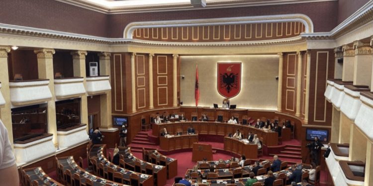 Skupština Albanije usvojila Rezoluciju kojom se osuđuje genocid u Srebrenici!