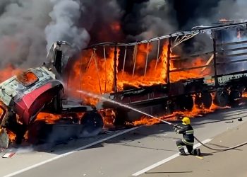 Rožajcu se zapalio kamion sa prikolicom u blizini Virpazara, bez povrijeđenih