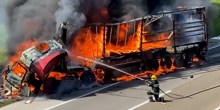 Rožajcu se zapalio kamion sa prikolicom u blizini Virpazara, bez povrijeđenih