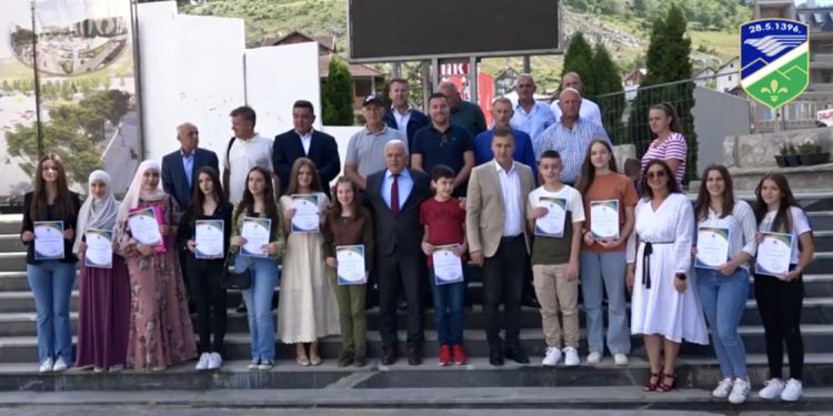 (VIDEO) Predsjednik opštine Tutin organizovao prijem za najbolje učenike osnovnih i srednjih škola