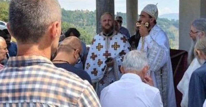 Episkop SPC Metodije veličao vođe četnika Dražu Mihailovića i Pavla Đurišića u mjestu iz kojeg je krenuo pohod u kojem je ubijeno hiljade muslimana…
