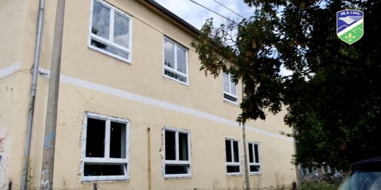 (VIDEO) Tutin: Počela zamjena stolarije na osnovnoj školi “Vuk Karadžić”