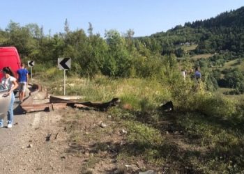 Saobraćajna nesreća u Batragama kod Tutina, taksista sletio u provaliju 