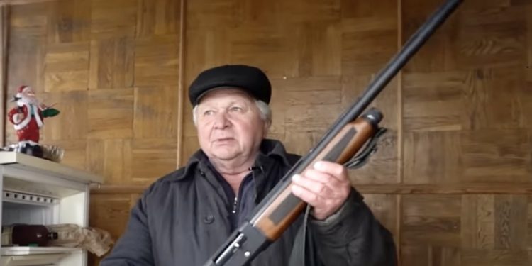 (VIDEO) Penzioner lovačkom puškom oborio ruski borbeni avion