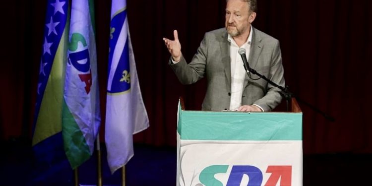 IZETBEGOVIĆ: NEĆEMO POVITI KIČMU NA PRIJETNJE I PRITISKE, ISTRAJAT ĆEMO U NASTOJANJIMA DA ZAŠTITIMO BOŠNJAKE U LIVNU