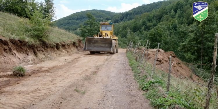 (VIDEO) Tutin: Probijanje nove trase puta u selu Lipica