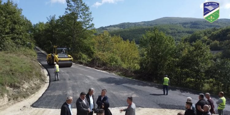 (VIDEO) Danas asfaltiran još jedan putni pravac u Kadiluku