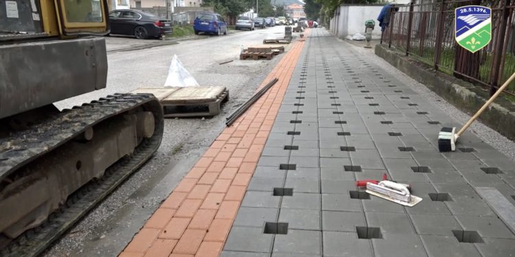 (VIDEO)  Tutin: Ulice Revolucija i Ibraska dobijaju trotoare 