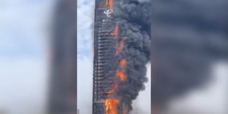 (VIDEO) ZASTRAŠUJUĆI SNIMCI IZ KINE: VATRA PROGUTALA NEBODER