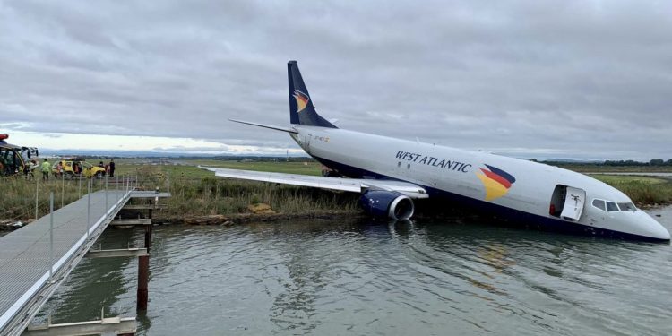 Avionska nesreća: Preletio pistu i završio u jezeru, zatvoren aerodrom na jugu Francuske
