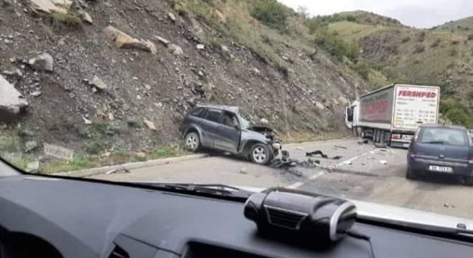 Teška saobraćajna nesreća kod Zvečana, poginula jedna osoba