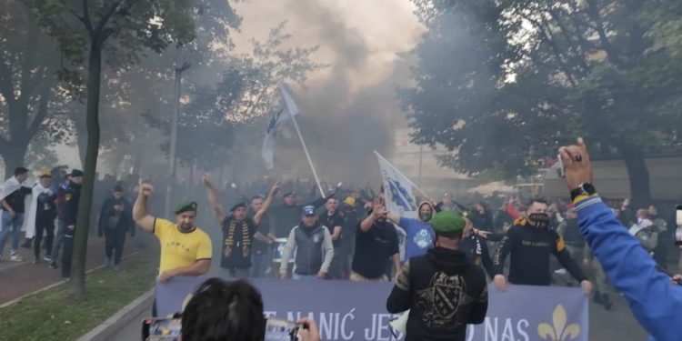 “Ljuti Krajišnici” stigli u Zenicu i podigli atmosferu: Na transparentu jasna poruka